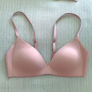 Lululemon Take Shape Bra in Soft Sand Size 34A